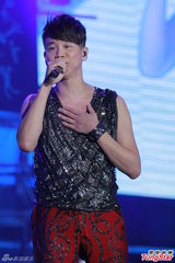 组图：陶喆个唱致敬梅艳芳 两人曾因音乐结缘