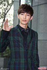 组图：炎亚纶新剧搭档李毓芬 被醉扑无生理反应