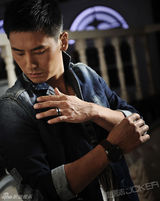 组图：于晓光拍摄主题写真 演绎心灵寻找与回归