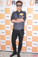 组图：张晋曝女儿吐槽蔡少芬哭 当奶爸不想工作