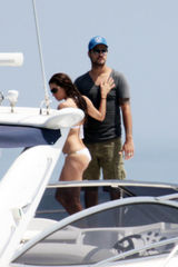 组图：伊娃-朗格利亚和男友度假 比基尼秀身材