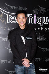 幻灯：李诗韵投资化妆学校 荣升老板娘喜极而泣