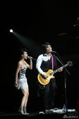 伍佰个唱工体变火星 孙燕姿蔡依林性感助阵(图)