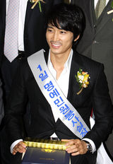 高清图：宋承宪出席第44届纳税人之日纪念活动