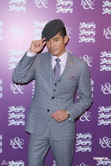 组图：郭富城避答见熊黛林家人传闻 温碧霞携夫亮相