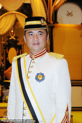 朱兆祥大马受封拿督 妻子胡静成首位中国籍拿汀