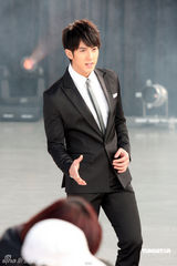 幻灯图集：飞轮海携手具惠善拍MV 被赞帅过韩版F4 