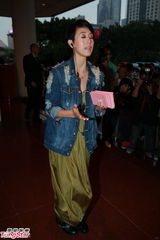 组图：钱嘉乐汤盈盈婚礼 梁靖琪派发红包