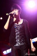 高清：热波音乐节第二天 张杰妖娆献唱