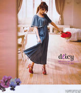 高清组图：藤井莉娜登杂志封面 秀夏日潮流装扮