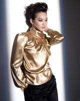 高清组图：申敏儿秋装写真优雅 好身材凹凸有致