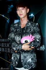 高清图：张佑赫签约华谊欲重组HOT 想跟周杰伦合作