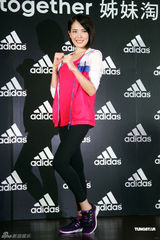 组图：杨丞琳羡慕许玮宁身材 好姐妹共同拍广告