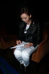 幻灯组图：胡静产后首度亮相 转变身份做监制