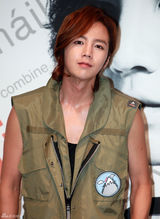 高清图：韩国演员张根硕参加某代言服装签名会