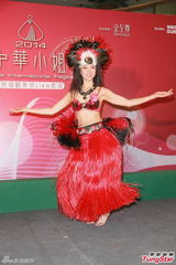 组图：准华姐陈凯琳献歌赠母亲 参赛佳丽露底裤