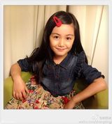 组图：童年小龙女演员超萌生活照 可爱似洋娃娃