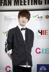 高清组图：金在中泰国粉丝见面会 亲自包饭喂粉丝