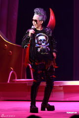 组图：张达明栋笃笑首映 叶璇诸葛梓岐齐捧场 