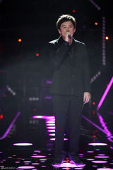 组图：《歌手2》韩磊玩饶舌韦唯嗲嗲音