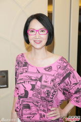 组图：《情越海岸线》主创调侃新婚陈茵媺