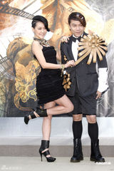 高清图：小S为金马奖试装秀美腿 蔡康永调侃大S