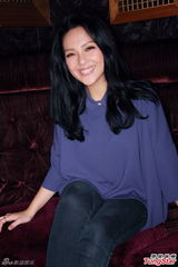 组图：卫兰KTV与粉丝共乐 望推出英文专辑