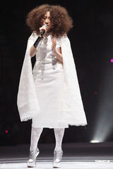 组图：关之琳徐濠萦等众星捧场黄伟文作品展