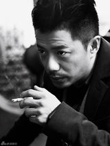 组图：段奕宏登开年刊封面 多情硬汉不失温暖