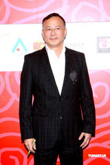 幻灯图：贡米签约黎明旗下 舒淇红装现身与旧爱同台