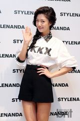 组图：金多炫Clara等出席活动展迷人魅力