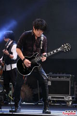 组图：五月天亮相电影首映会 台上火热献唱