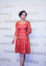 高清组图：刘嘉玲蕾丝红裙优雅妩媚显女人味