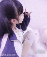 组图：00后小学生晒性感照 半脱内裤引争议