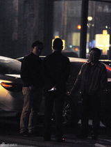 独家：周杰深夜京城会友 戴口罩出行耍酷