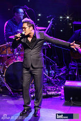 组图：韩国组合Vibe出道10周年举行纪念演出