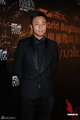 组图：名模庄思敏为时装展走秀 完美展现民族风