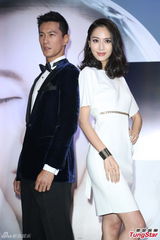 组图：白歆惠代言吸金 白裙设计“激凸”效果