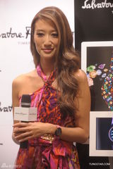 高清组图：谢婷婷红色碎花裙现身时尚活动