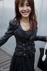 组图：李菲儿春日写真别致造型彰显英伦优雅