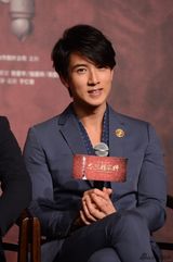 组图：《忠烈杨家将》于仁泰携六大型男现身