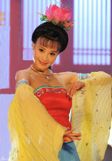 高清图：石小群变身叛逆平民代言人 百变造型成看点