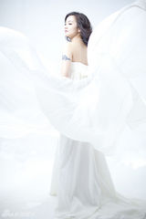 组图：阿雅登《时尚新娘》封面 展现蜕变后的美丽
