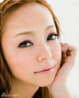 组图：安室奈美惠登杂志封面 36岁辣妈少女清纯