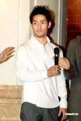 高清图：中孝介等助阵海派春晚 成龙周立波对侃