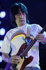 组图：“怒放”摇滚演唱会举行 乐迷共忆青春岁月