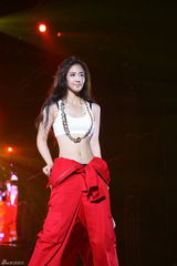 高清图：少女时代倾情开唱 载歌载舞活力四射