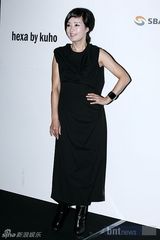 组图：f(x)宋茜与朴宰范全慧彬等众星云集时尚秀场