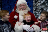 组图：被圣诞老人吓哭的孩子们