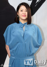 组图：高贤贞宣传《女王的教室》怪异服装抢眼